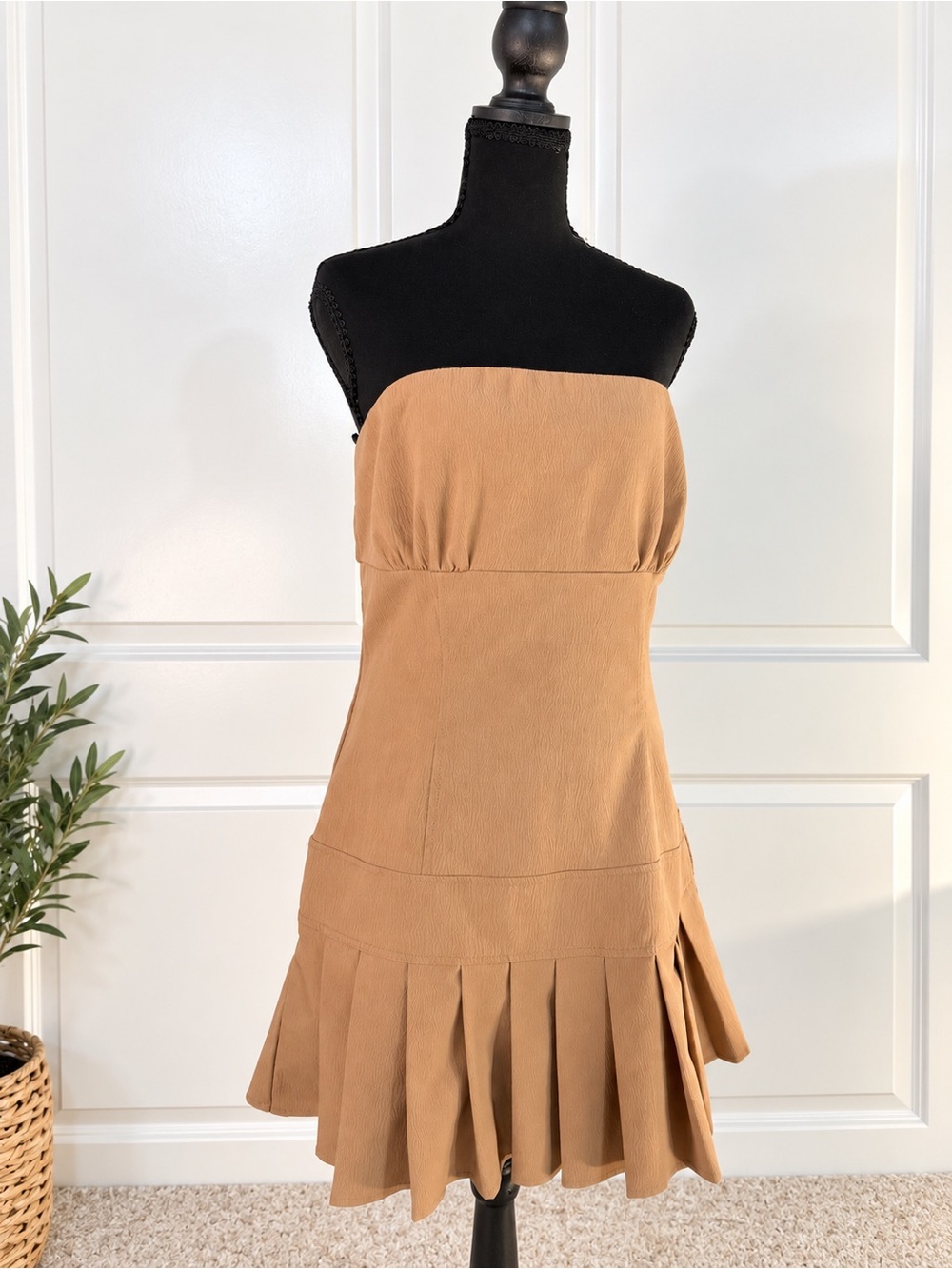 Forever 21 Strapless Pleated Hem Dress in Tan